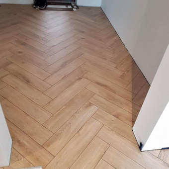 Įvairaus sudėtingumo laminato klojimo darbai. Kaina priklauso nuo laminato kiekio. Vilnius BROMAX VIDAUS APDAILA VILNIUJE nuotrauka 3 Laminato klojimas Vilnius BROMAX VIDAUS APDAILA VILNIUJE nuotrauka 3