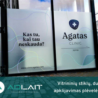 Tai pats geriausias sprendimas norint užtonuoti langus taip, kad iš išores matysis tik siluetai, o dirbantiems viduje nepritruks saules šviesos. Taip išsaugomas darbuotoju privatumas :) Kaunas ADLAIT reklama nuotrauka 4 Stiklų apklijavimas plėvele Kaunas ADLAIT reklama nuotrauka 4
