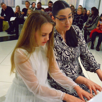 Kaunas Fortepijonas/pianinas, dainavimas, gitara. nuotrauka 2 Fortepijono pamokos Kaunas Fortepijonas/pianinas, dainavimas, gitara. nuotrauka 2