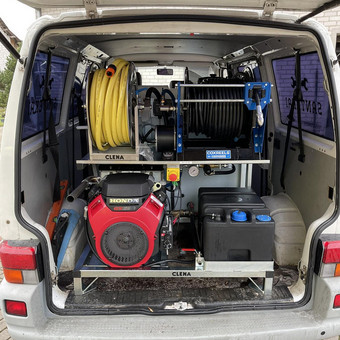 Hidrodinaminė atkimšimo mašina kuri sumontuota vw transporter. Galima pateikti ten kur didelėm mašinom nėra galimybių privažiuoti
Atkimšimo trasą iki 100 metrų Kaunas UAB SANTEKAI nuotrauka 21 Hidrodinaminis kanalizacijos atkimšimas Kaunas UAB SANTEKAI nuotrauka 21