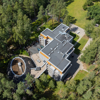 Filmuoju bei fotografuoju dronu. Kiekvieno projekto kaina derinama atskirai. Kaip pavyzdys, 30-60 sek. vieno NT objekto video kaina būtų nuo 90 iki 150 Eurų. Vilnius Mindaugas Lapinskas nuotrauka 1 Filmavimas, fotografavimas dronu Vilnius Mindaugas Lapinskas nuotrauka 1
