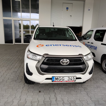 Reklama ant transporto – tai ant specializuotos plėvelės spausdintų vaizdų ir ploteriuotų užrašų klijavimas ant transporto priemonių (automobilių, mikroautobusų, autobusų, troleibusų, vilkikų ir t.t.. Vilnius MB Ateities Reklama nuotrauka 1 Reklama ant transporto Vilnius MB Ateities Reklama nuotrauka 1