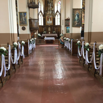Puošiu suolus, gėlių puokštės stovuose. Turiu gražias kolonas. Kaina derinama individualiai. Alytus Lina Šimanskienė nuotrauka 3 Bažnyčios puošimas Alytus Lina Šimanskienė nuotrauka 3