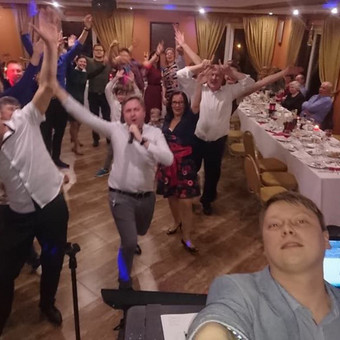 Kaina priklauso nuo papildomų paslaugų pasirinkimo ir laiko kiekio. Molėtų rajonas Švogeriai LT - Muzika Tavo Šventei‼️ nuotrauka 4 Gimtadieniai / Jubiliejai Molėtų rajonas Švogeriai LT - Muzika Tavo Šventei‼️ nuotrauka 4