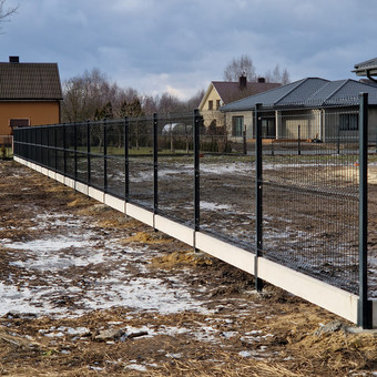 Betonuojame stulpus segmentinei bei skardinei tvorai,montuojame pakabinamus pamatelius Šiauliai Mb Redingas nuotrauka 6 Tvoros stulpu betonavimas Šiauliai Mb Redingas nuotrauka 6
