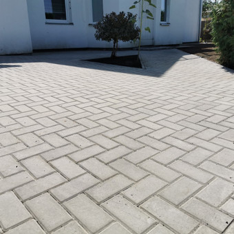 Širvintų rajonas Gedas Gelūnas nuotrauka 1 Trinkelių klojimas, ratinio ekskovatoriaus paslaugos Širvintų rajonas Gedas Gelūnas nuotrauka 1
