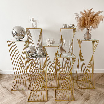 Kolonų matmenys:
1 – 80 x 30 x 30 cm
2 – 70 x 30 x 30 cm
2 – 90 x 30 x 30 cm
2 – 110 x 30 x 30 cm
NUOMOS KAINA
15 Eur - vnt
Nuomojantis visus 7 vnt. - 12 Eur/vnt Kaunas Showroomas nuotrauka 8 Auksinės kolonos Kaunas Showroomas nuotrauka 8