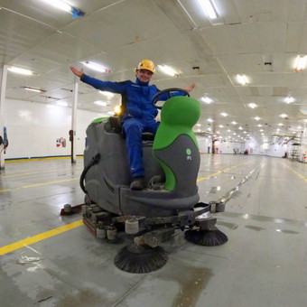 Mechanizuotas grindų šlavimas ir plovimas Klaipėda iClean valymo sprendimai nuotrauka 14