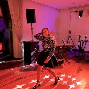 Profesionalus dainininkės pasirodymas su Grupe,Trio arba Akustiškai. Kaunas Aistė Tomkevičiūtė - AISTAY nuotrauka 2 Dainininkai, muzikos grupės Kaunas Aistė Tomkevičiūtė - AISTAY nuotrauka 2