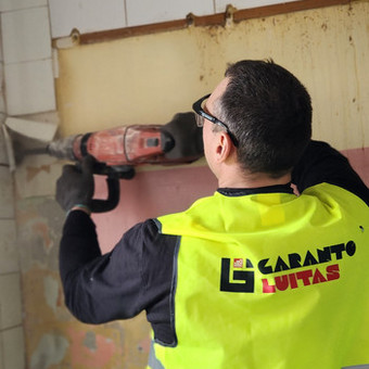 Vilnius Ernestas Žilinskij nuotrauka 4 Senų plytelių demontavimas Vilnius Ernestas Žilinskij nuotrauka 4