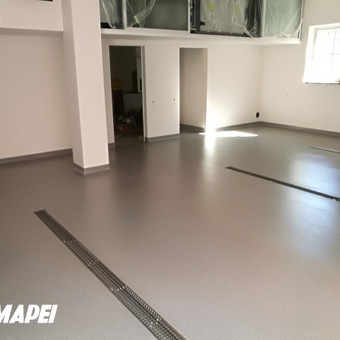 Nuo dažymo epoksidiniais dažais iki daugiasluoksnių liejamų Epoxy / PU /poliuretancemento dangų Vilnius UAB Velve M.S.T. // MAPEI Lietuva nuotrauka 2 Epoksidinės grindys, liejimas Vilnius UAB Velve M.S.T. // MAPEI Lietuva nuotrauka 2