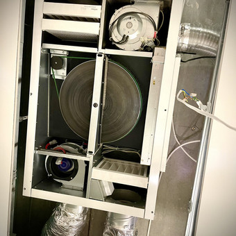 Įvairaus tipo rekuperatorių ,ventiliatorinių konvektorių/ angl. "fancoilų" , baseininių sausintuvų. ventiliatorių , ortakinių ozono generatorių remontas. Vilnius Arūnas Baškys nuotrauka 1 Ventiliacijos sistemų remontas Vilnius Arūnas Baškys nuotrauka 1