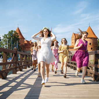 Jauskitės smagiai ir atsipalaiduokite per savo mergvakarį. Nuotraukose įamžinsiu visas dienos linksmybes, juoką ir jaudulį. Kaunas Airimas Vasiliūnas nuotrauka 4 Mergvakario fotosesija Kaunas Airimas Vasiliūnas nuotrauka 4