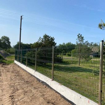 Betonuojame metalinius stulpus, taip pat dedame pakabinamus pamatėlius. Pagal kliento pageidavimus liejame didžiuosius tvoros pamatus. Detalesnė kaina pateikus užklausą arba pasiteiravus telefonu. Vilnius AM Statybų Grupė nuotrauka 9 Tvoros pamatai, betonavimas Vilnius AM Statybų Grupė nuotrauka 9