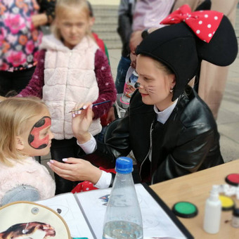 Planuojate šventę, ar tiesiog reikia, kad vaikai būtų užimti, kol esate užsiėmę? Teikiame animatoriaus auklės paslaugas. Sertifikuotas pedagogas leis laiką su vaikais naudingai. Per Jums reikalinga la Vilnius Chiki Bamboni nuotrauka 6 Auklė-animatorė Vilnius Chiki Bamboni nuotrauka 6