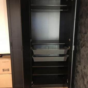 Spintos varstomom ir stumdomom durimis, Ikea Pax modulinės spintos ir pan. - 40-80 Eur.
Komoda, lova, indauja, rašomasis ar išlankstomas stalas, stalas su kėdėmis, nedidelė spinta - 30-40 Eur. Vilnius STR Meistras Olegas nuotrauka 19 IKEA baldų surinkimas Vilnius STR Meistras Olegas nuotrauka 19