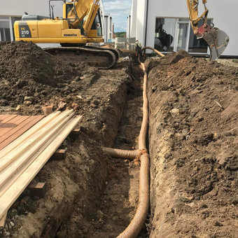 Profesionaliai ir kokybiškai atliekami melioracijos ir kiti darbai. Įrengiame požemines komunikacijas - vandentiekio trasų klojimas, lietaus nuotekų, elektros kabelių klojimas. Kaunas Naneta nuotrauka 8 Inžinerinių tinklų įrengimas Kaunas Naneta nuotrauka 8