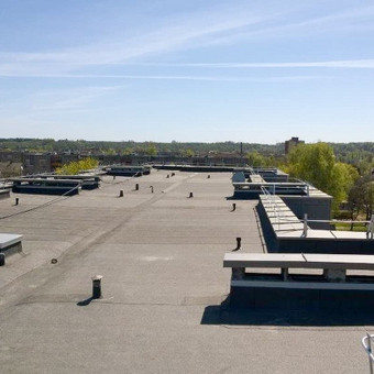 Prilydomos dangos dengimas vienu sluoksniu ant senos dangos. Vilnius Gerasis stogininkas nuotrauka 1 Stogų remontas Vilnius Gerasis stogininkas nuotrauka 1