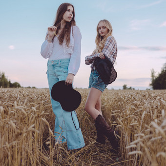 Galutinė kaina nustatoma tik įvertinus kliento pageidavimus, darbo trukmę, darbo sudėtingumą, nuotraukį kiekį ir pan. Kaunas Justas Pečiulaitis nuotrauka 3 Asmeninė fotosesija gamtoje Kaunas Justas Pečiulaitis nuotrauka 3