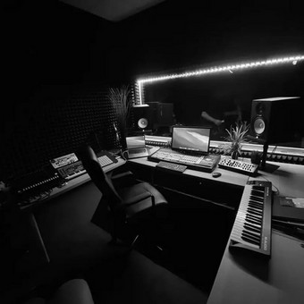 Vokalo - gitaros pamokos Įrašų studija Vilniuje Vilnius Ryna  Kazlauskė nuotrauka 1