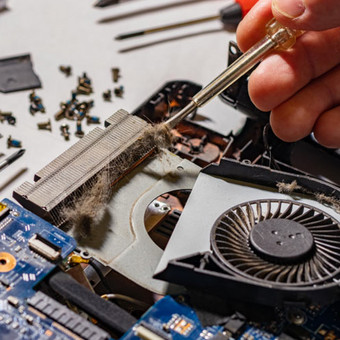 Vienas svarbiausių dalykų kompiuteryje, kurį privaloma atlikti. Nuo tai prasideda didžiausi gedimai, perkaitimai ir GPU bei CPU visiški sudegimai. Naudoji tik PRO lygio pastas, termo padukus Marijampolė GdmeX nuotrauka 6 Dulkių ir termo pastos keitimas Marijampolė GdmeX nuotrauka 6
