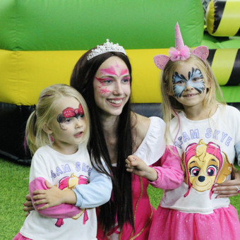 Leiskitės ir grožio pasaulį kartu su princese. Programos metu princesė, ne tik mažyles pagražins, bet ir pakvies beprotiškai linksmas veiklas kartu! Kaunas “Charizma” komanda nuotrauka 15 Princesė Kaunas “Charizma” komanda nuotrauka 15