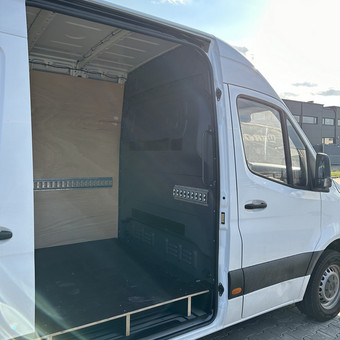 Trumpalaikė/ ilgalaikė krovininių mikroautobusų nuoma Lietuvoje
24 val. per parą, 7d. per savaitę
Galima nuomotis 1val./1parai/1 savaitei
Galimybė nuomotis transportą su vairuotojo/krovėjo paslauga Kaunas UAB LIGESA nuotrauka 1 Krovininiai mikroautobusai Kaunas UAB LIGESA nuotrauka 1