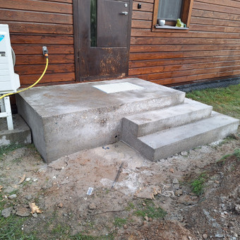 BETONUOJAME ĮVAIRIŲ FORMŲ BETONINIUS LAIPTUS, IĖJIMO, TARPAUKŠTINIUS, ATRAMINES SIENELES, ĮVAIRIŲ FORMŲ. Vilnius MB Svpi grupė nuotrauka 28 BETONINIŲ LAIPTŲ ĮRENGIMAS,ŠLIFAVIMAS, APDIRBIMAS Vilnius MB Svpi grupė nuotrauka 28
