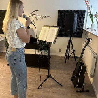 Privačios vokalo pamokos Kaunas EVoice Muzikos Studija nuotrauka 1