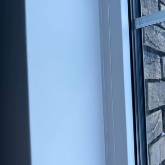 Palangės, tai ne tik praktiškas elementas jūsų namuose, bet ir svarbi dizaino detalė, kuri gali pakeisti visos erdvės išvaizdą. Palangių montavimas - tai svarbus žingsnis kuriant harmoningą ir funkcio Vilnius Vidaus apdaila nuotrauka 6 Palangių montavimas Vilnius Vidaus apdaila nuotrauka 6