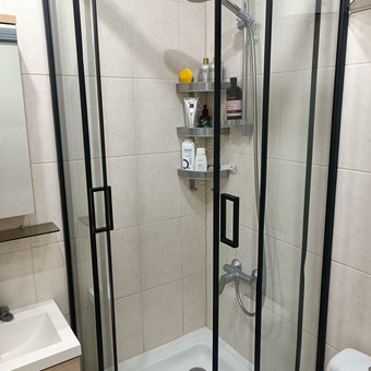 Senos kabinos/vonios demontavimasd nuo 50 eur. Kuo sudėtingesnė kabina, kreivesnės sienos tuo brangesnis montavimas - užtrunkama daugiau laiko. Vilnius Santechnikas Vytautas nuotrauka 16 Dušo kabinos montavimas/remontas Vilnius Santechnikas Vytautas nuotrauka 16