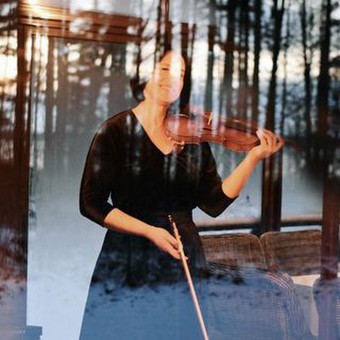 Smuiko muzika vestuvių ceremonijos metu, taip pat po ceremonijos, kuomet svečiai vaišinasi šampanu.
Tai suteiktų pakilią, iškilmingą, tuo pačiu jaukią atmosferą. Šiauliai Indre Jokopiene nuotrauka 1 Vestuvių muzikantai Šiauliai Indre Jokopiene nuotrauka 1