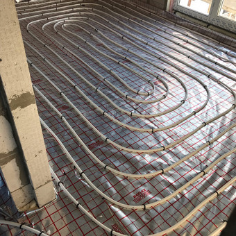 Ruošiame pagrindus , vedziojame vamzdžius pagal projektus , projektuojame. Kaunas Adrijus Vaicekauskas , MB pusbroliai daro nuotrauka 8 Šildomų grindų įrengimas Kaunas Adrijus Vaicekauskas , MB pusbroliai daro nuotrauka 8