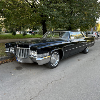 '70 Cadillac Deville Vilnius RetroNILL - išskirtinių automobilių nuoma nuotrauka 5