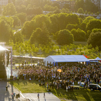 Populiariausias paviljonų tipas tiek Lietuvoje, tiek ir pasaulyje. Dėl aukštų lubų bei vidinių kolonų nebuvimo paviljone jausite erdvumą, taip pat turėsite plačias dekoravimo galimybes. Vilnius Renginio Partneris nuotrauka 2 Modulinių Paviljonų Nuoma Vilnius Renginio Partneris nuotrauka 2