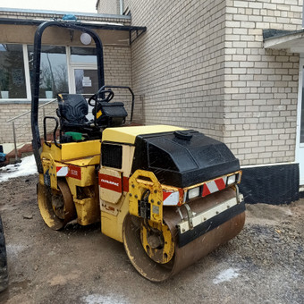 Vibrovolas Dynapac CC122 Svoris 2600 kg. Volų plotis 1.2 m.
30€/val. be operatoriaus 90€/d. Šiauliai Auneksa UAB nuotrauka 9 Vibrovolo nuoma Šiauliai Auneksa UAB nuotrauka 9