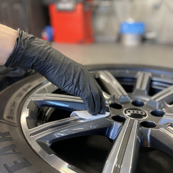 Užtikrina apsaugą iki 12-24-36 mėn
Savybės:
• Hidrofobiškumas
• Apsauga nuo nešvarumų, paukščių išmatų
• Automobilio spalvos išryškinimas
• Atsparumas druskoms
• Apsauga nuo UV spindulių Vilnius 3GDetailing nuotrauka 4 Nano dangos dengimas Vilnius 3GDetailing nuotrauka 4