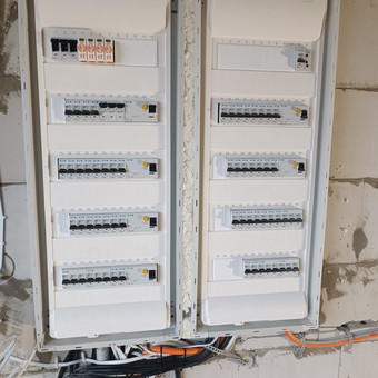 Nuo įvado iki pilnai veikiančio objekto visi darbai. Klaipėda Elektrikai nuotrauka 1 Elektros instaliacija Klaipėda Elektrikai nuotrauka 1