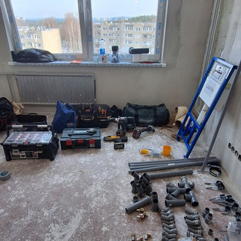 Karšto, šalto vandens ir kanalizacijos demontavimas ir naujų vamzdžių išvedžiojimas wc rėmo pastatymas Vilnius Andrius Krečius nuotrauka 25 Seno būto vamzdynų renovacija Vilnius Andrius Krečius nuotrauka 25