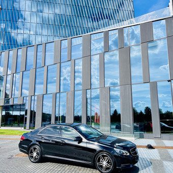Mercedes E klasė 2016 metų kaina su asmeniniu vairuotoju Kaunas Automobilių nuoma su vairuotoju nuotrauka 3