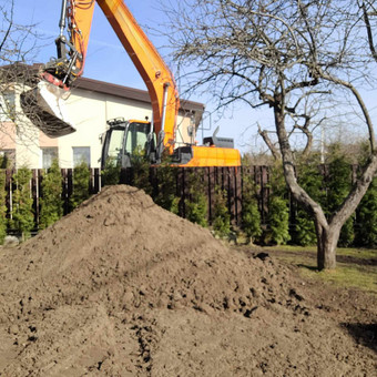 Šlaitus tvirtinam ir apželdinam pagal jusų numatytas medžiagas, tai gali būti akmenukai, veja ar net įvairūs augalai. Vilnius Soiler nuotrauka 3 Šlaitų tvirtinimas ir apželdinimas Vilnius Soiler nuotrauka 3