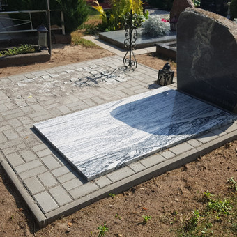 Galime sumontuoti naujus ir išlyginti senus paminklus Kaišiadorių rajonas UAB "Priegolė" nuotrauka 1 Paminklų, antkapių montavimas Kaišiadorių rajonas UAB "Priegolė" nuotrauka 1
