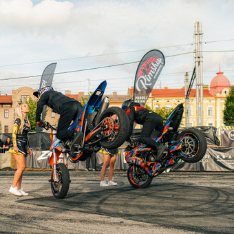 Bernvakario/mergvakario šventė Vilnius Stun! moto akrobatų komanda nuotrauka 2