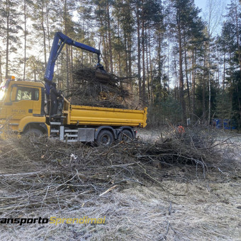 Išvežame plytas, betoną, gruntą, smėlį, asfaltą, akmenis, medienos atliekas, plėvelę, stambiagabarites atliekas (seni baldai, sena buitinė technika), žaliasias atliekas šakas, kelmus, šaknis, lapus Vilnius Griauname Jums nuotrauka 4 Savivarčio su greiferiu kaušu paslaugos Vilnius Griauname Jums nuotrauka 4