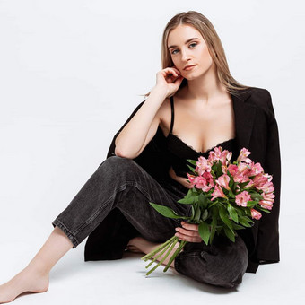 30min 50€ 15/vntfoto
1H 80€ 30/vnt foto Panevėžys Lalunuphotography nuotrauka 1 Asmeninė fotosesija Panevėžys Lalunuphotography nuotrauka 1