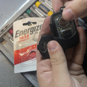 Raktų elementų ir baterijų keitimas Vilnius SOS Atrakinimas - auto raktų gamyba nuotrauka 5