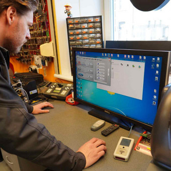 Automobilių raktų gamyba Vilnius SOS Atrakinimas - auto raktų gamyba nuotrauka 1