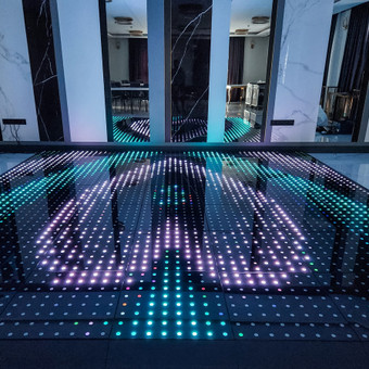 Vestuvės, gimtadieniai, išleistuvės, krikštynos, darbo vakarėliai ir visos kitos įsimintinos progas gali sužibti naujomis šviesomis! Vilnius LED grindys nuotrauka 1 LED grindų nuoma Vilnius LED grindys nuotrauka 1