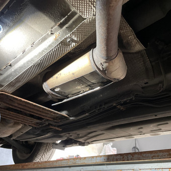 Katalizatorių išpjovimas ir keitimas, išmetimo antgalių keitimas, gofros keitimas, duslintuvo virinimas ir taisymas, galinio bakelio keitimas ir remontas, automobilių remo virinimas Vilnius Duslintuvu Remontas Vilniuje nuotrauka 1 Duslintuvų remontas Vilnius Duslintuvu Remontas Vilniuje nuotrauka 1