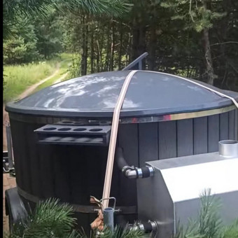 Mobilus kubilas su jacuzzi, led apšvietimu.
Talpina 8-10 asmenų. Alytus pramogutakais.lt nuotrauka 1 Kubilo nuoma Alytus pramogutakais.lt nuotrauka 1